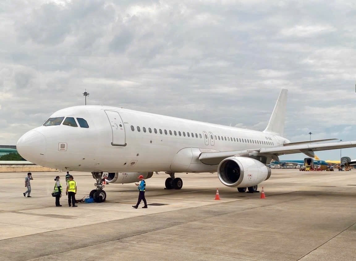 1_-vietnam-airlines-vua-tiep-nhan-va-dua-vao-khai-thac-2-tau-bay-airbus-a320-theo-hinh-thuc-thue-uot-de-phuc-vu-cao-diem-he-2025..jpg