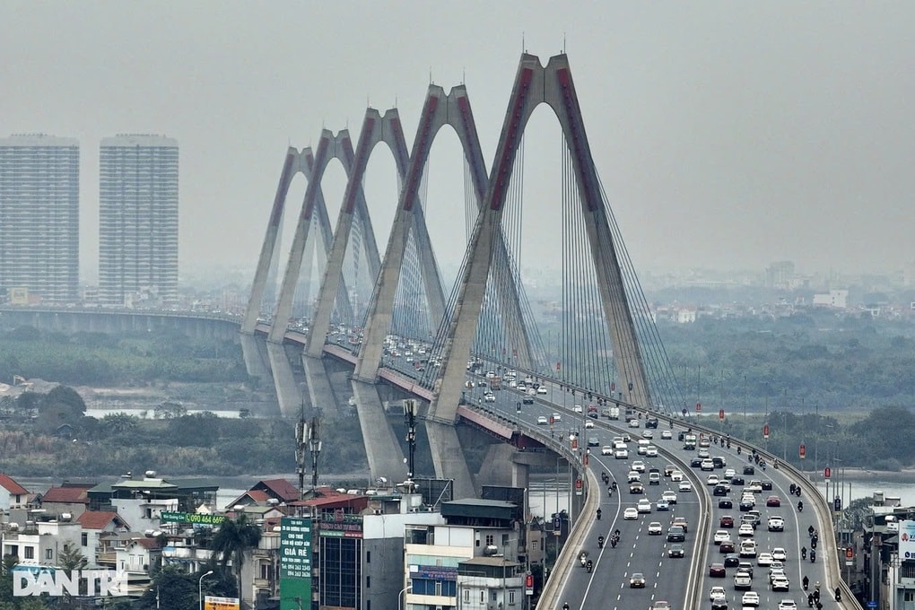 Hà Nội sắp làm hàng rào trên cầu Nhật Tân - 1