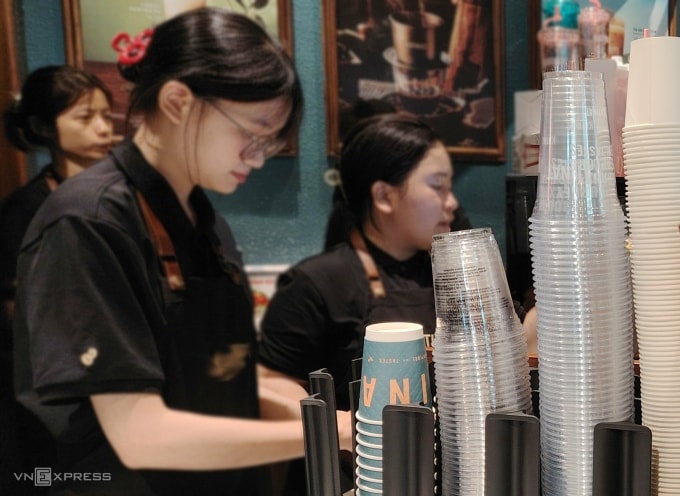 Quầy order tại một cửa hàng F&B trên phố Phan Đình Phùng, Hà Nội, ngày 18/7. Ảnh: Thủy Trương
