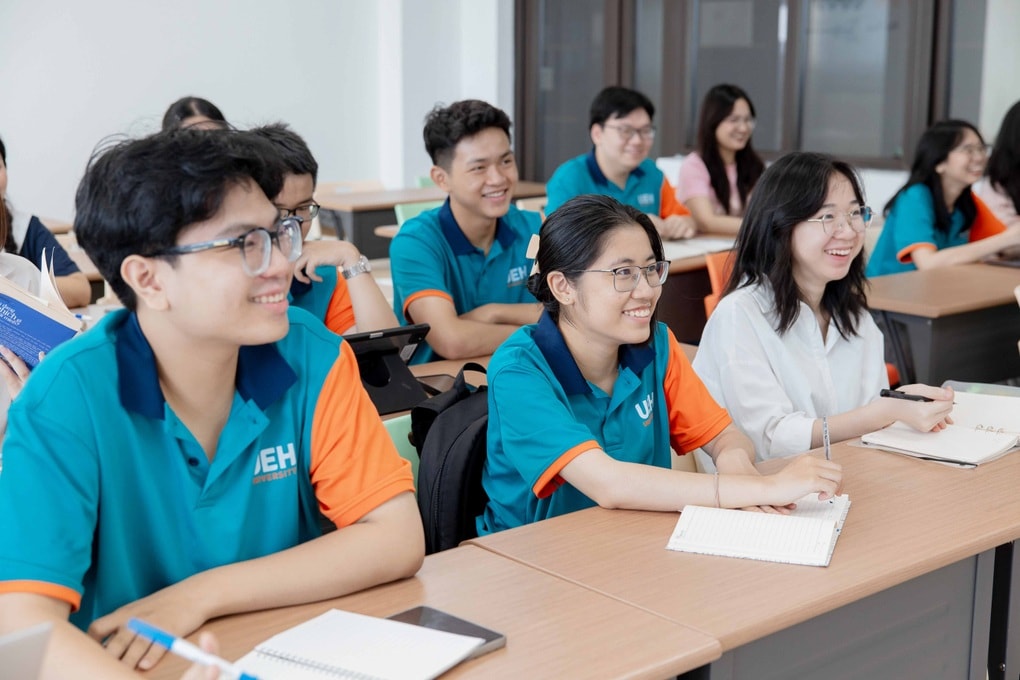 Đại học Kinh tế TPHCM thông báo quy đổi điểm giữa các phương thức xét tuyển - 1