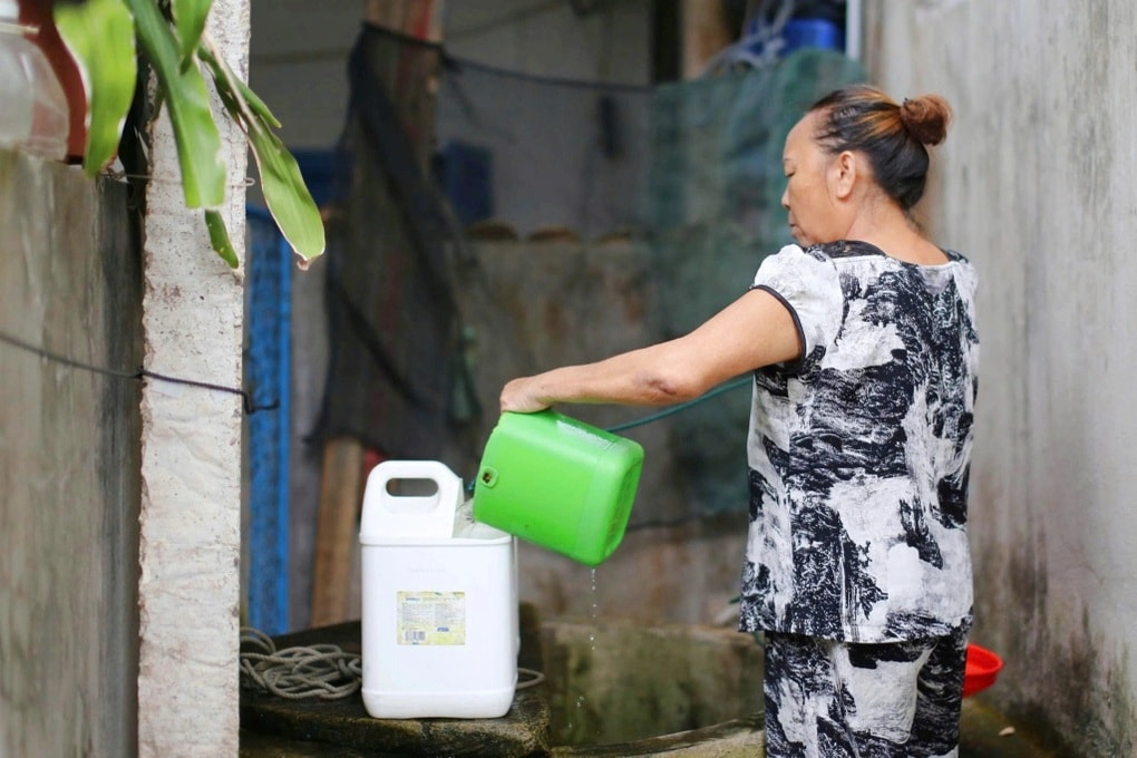 Ở nơi người dân mua chỉ vàng dễ hơn mua can nước ngọt - 1