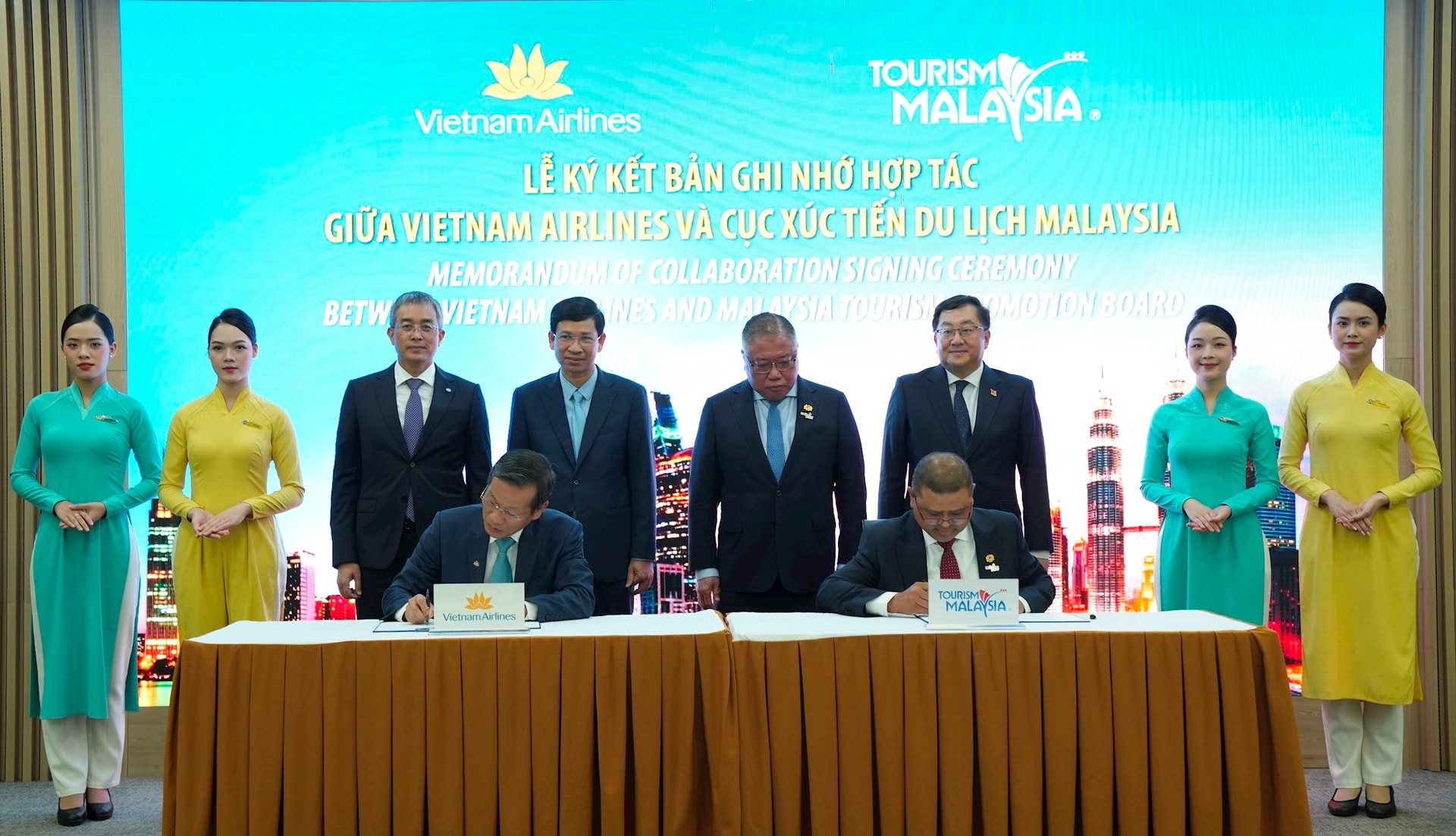 2.-viec-ky-ket-bien-ban-ghi-nho-la-buoc-di-chien-luoc-giup-vietnam-airlines-tang-cuong-ket-noi-hang-khong-voi-malaysia-va-thuc-day-phat-trien-du-lich-song-phu.jpg