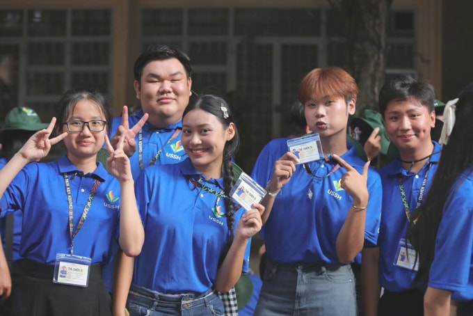 Sinh viên trường Đại học Khoa học Xã hội và Nhân văn, Đại học Quốc gia TP HCM, tham gia chiến dịch Mùa hè xanh 2025 hôm 13/7. Ảnh: Fanpage nhà trường