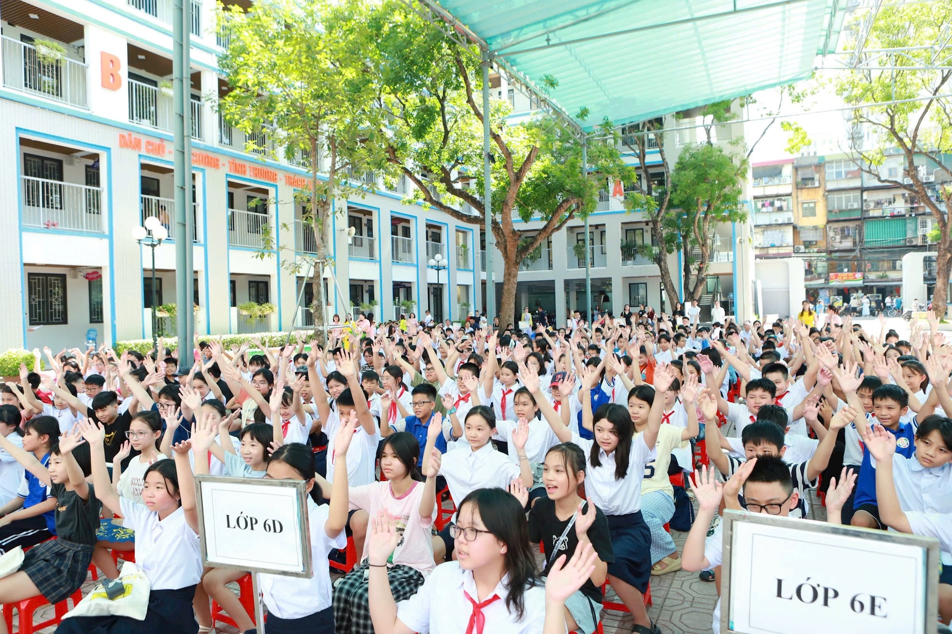 hoc-sinh-vui-choi-1-.jpg