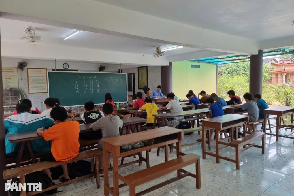 Cô giáo 79 tuổi gần 2 thập kỷ mở lớp học miễn phí nơi cửa Phật - 4