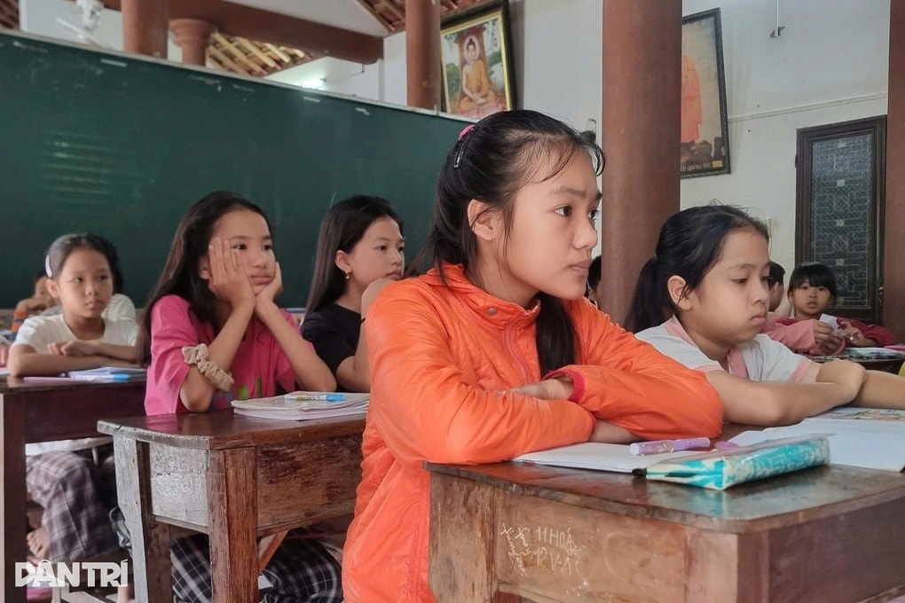 Cô giáo 79 tuổi gần 2 thập kỷ mở lớp học miễn phí nơi cửa Phật - 2