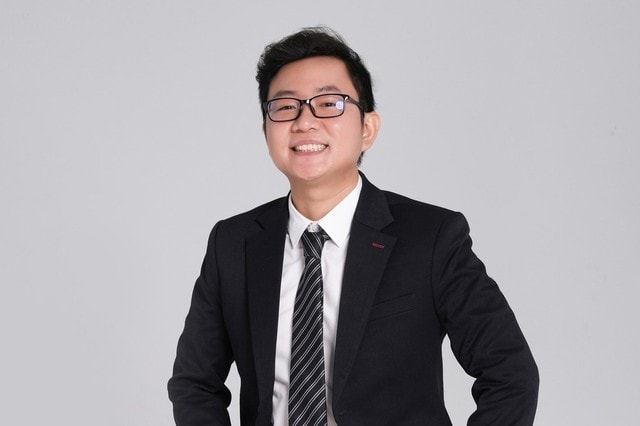 Chăm giúp giáo viên, thầy giáo trẻ nhận học bổng tiến sĩ Anh toàn phần - Ảnh 1.