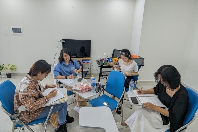 Chăm giúp giáo viên, thầy giáo trẻ nhận học bổng tiến sĩ Anh toàn phần - Ảnh 3.