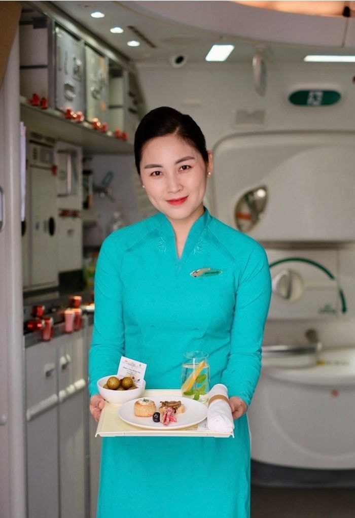 Vietnam Airlines phục vụ đặc sản nhãn lồng Hưng Yên trên các chuyến bay nội địa và quốc tế xuất phát từ Hà Nội. Ảnh VNA