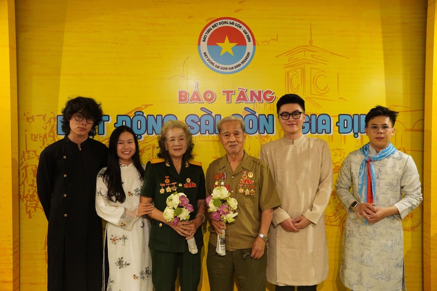 Nhóm sinh viên thực hiện dự án 