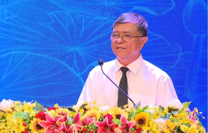 Ông Nguyễn Văn Hiếu chỉ đạo tại hội nghị tổng kết và triển khai năm học mới của khối phổ thông, sáng 20/8. Ảnh: Lệ Nguyễn