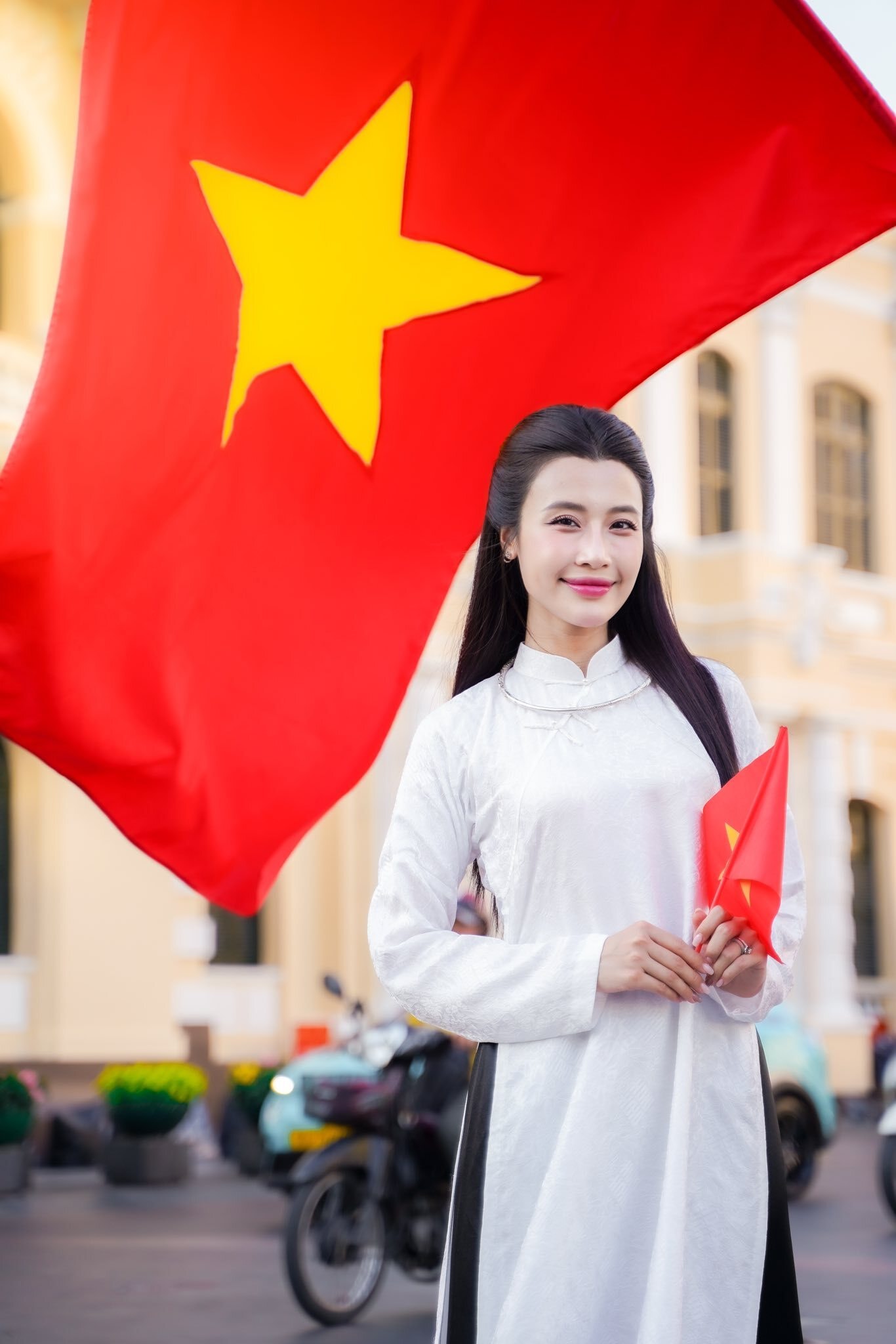 Nữ doanh nhân gen Z gây sốt mạng khi xuất hiện trong đoàn diễu hành A80 - 6