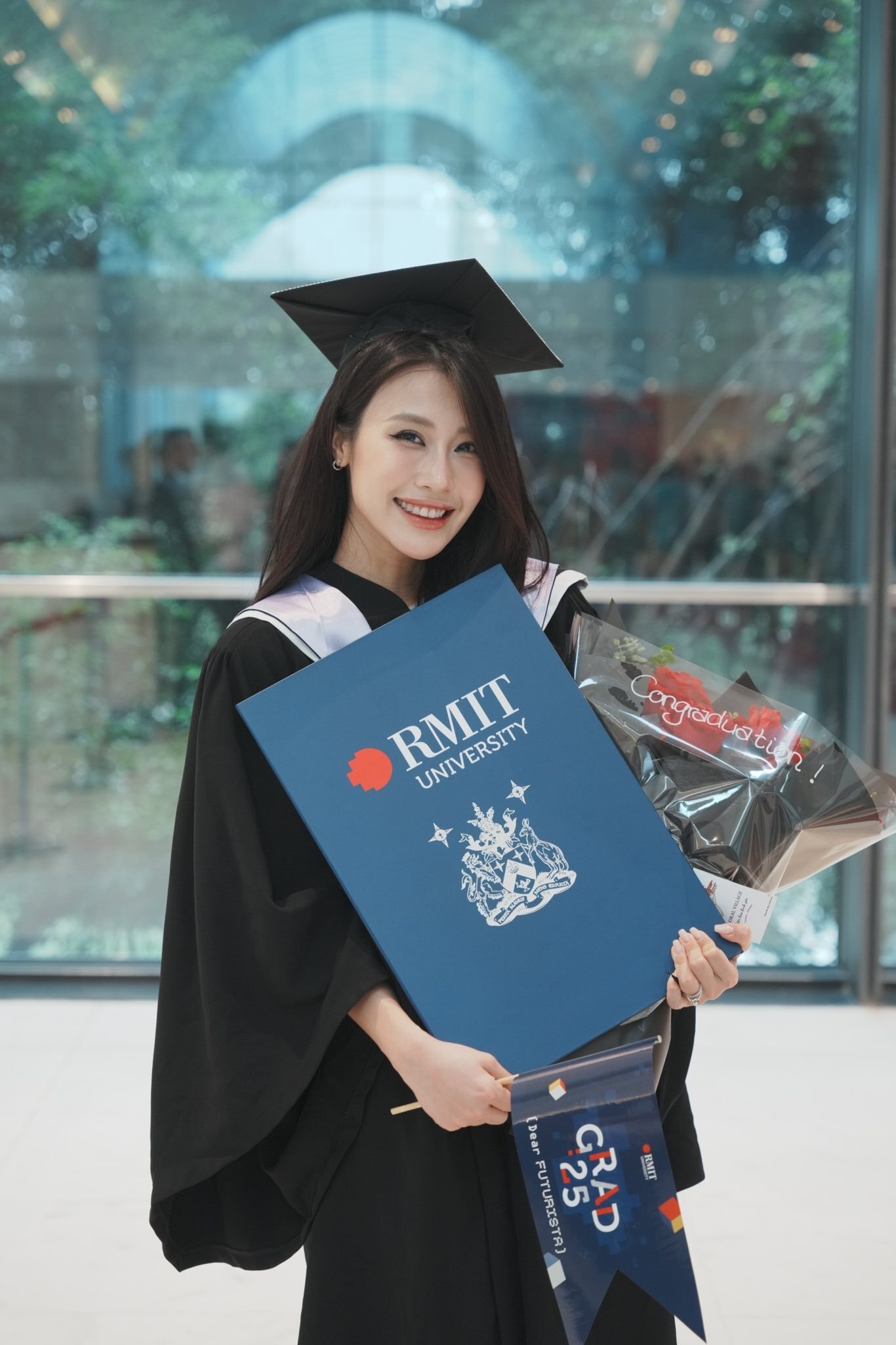 Tháng 4 vừa qua, cô tốt nghiệp văn bằng 2 ở RMIT. (Ảnh: NVCC)