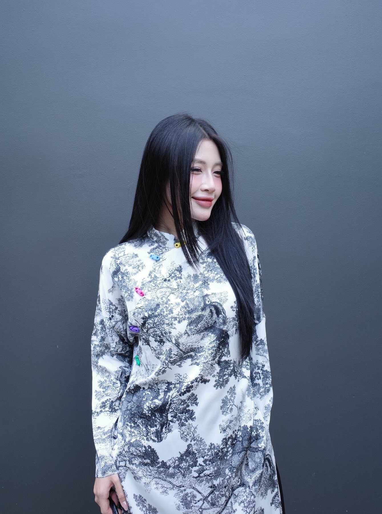 Nữ doanh nhân gen Z gây sốt mạng khi xuất hiện trong đoàn diễu hành A80 - 8