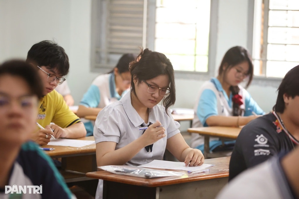 Những chuyện khó tin đang xảy ra tại kỳ tuyển sinh đại học 2025 - 1