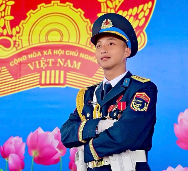 Chàng trai 3 lần góp mặt trong đội hình diễu binh ‘gây sốt’ bởi vẻ đẹp trai- Ảnh 1.