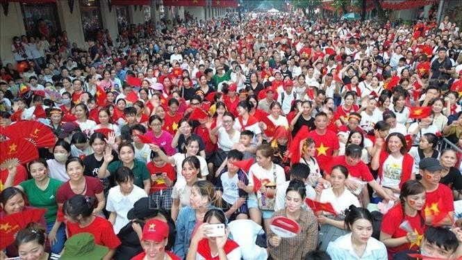 Hàng vạn người dân tập trung về trung tâm Thủ đô để chờ đón những giây phút thiêng thiêng trong ngày Đại lễ của dân tộc. Ảnh: Phan Phương/TTXVN