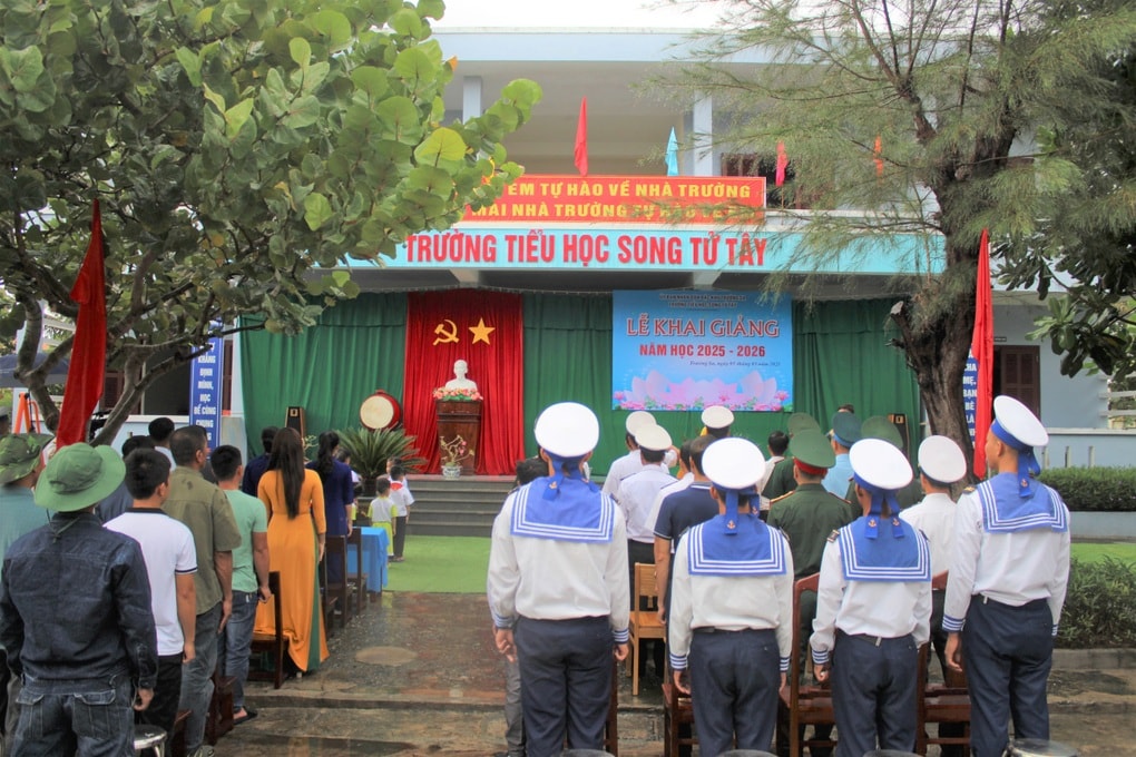 Tiếng trống năm học mới rộn ràng trên quần đảo Trường Sa - 6