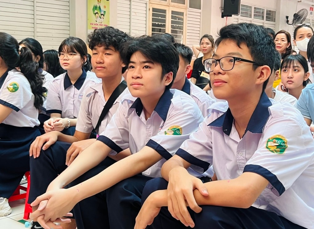 Phụ huynh tranh luận việc con phải đi học ngày thứ bảy: Sở GDĐT vào cuộc - 2