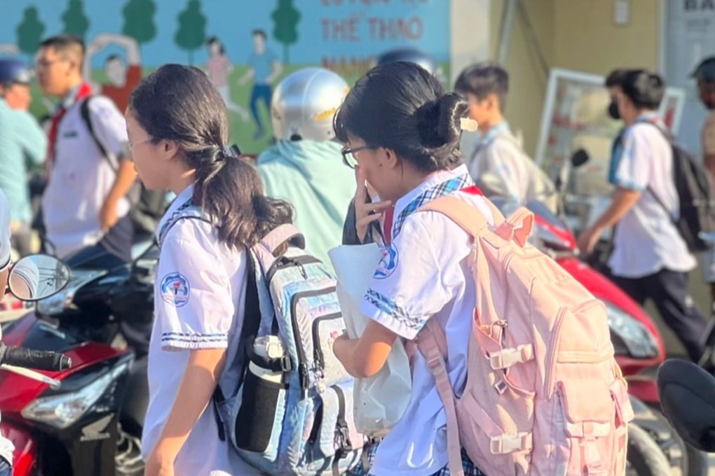 Phụ huynh tranh luận việc con phải đi học ngày thứ bảy: Sở GDĐT vào cuộc - 1
