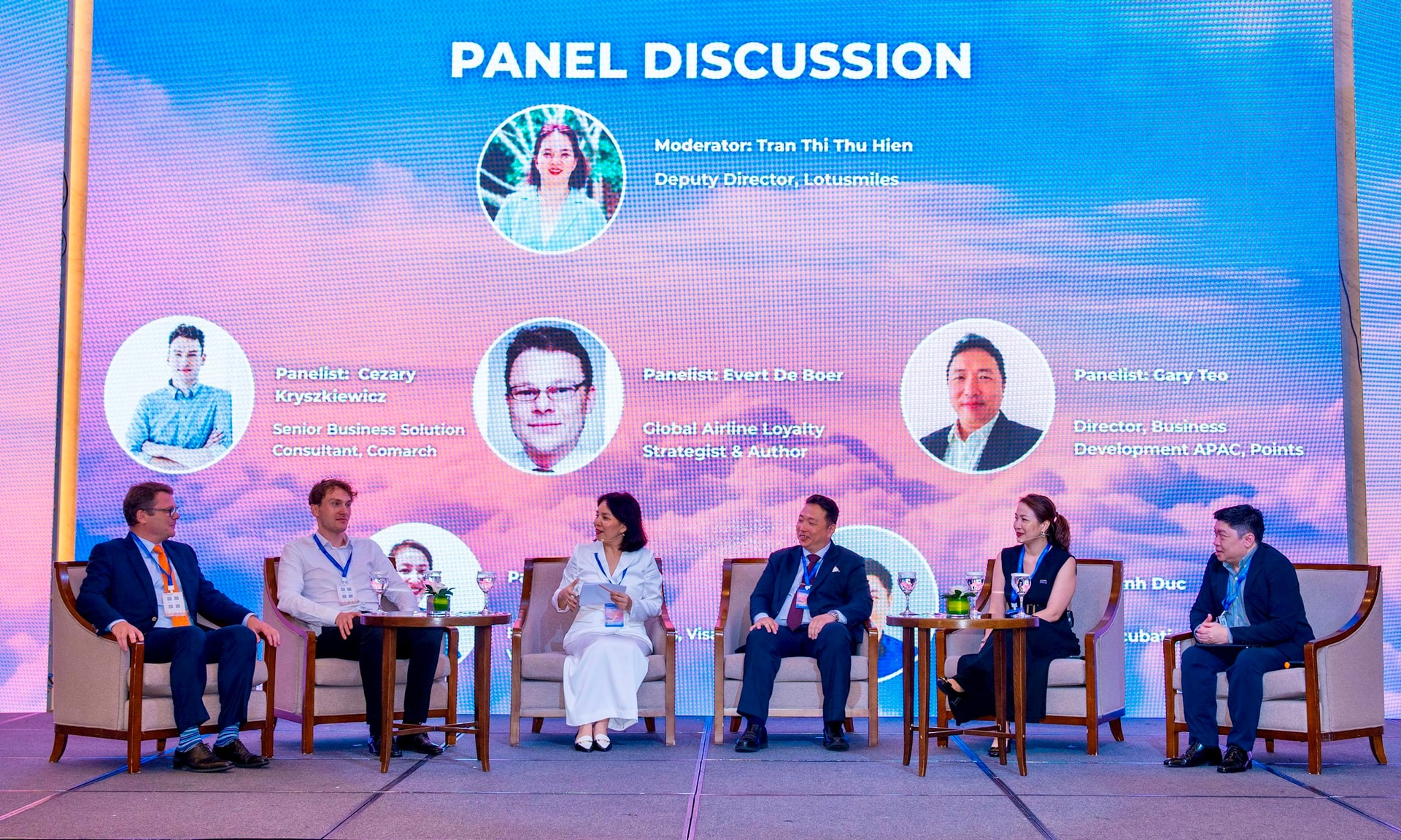 3.-dien-dan-chuyen-sau-ve-khach-hang-than-thiet-mo-ra-khong-gian-ket-noi-moi-va-khang-dinh-vai-tro-cua-vietnam-airlines-trong-viec-dan-dat-xu-huong-dich-vu-hang-khong-hien-dai..jpg