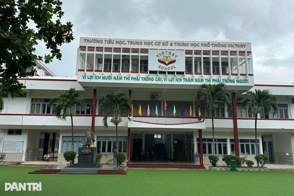 Vụ nam sinh bị yêu cầu chuyển trường đầu năm học: Sở GDĐT chỉ đạo nóng - 2