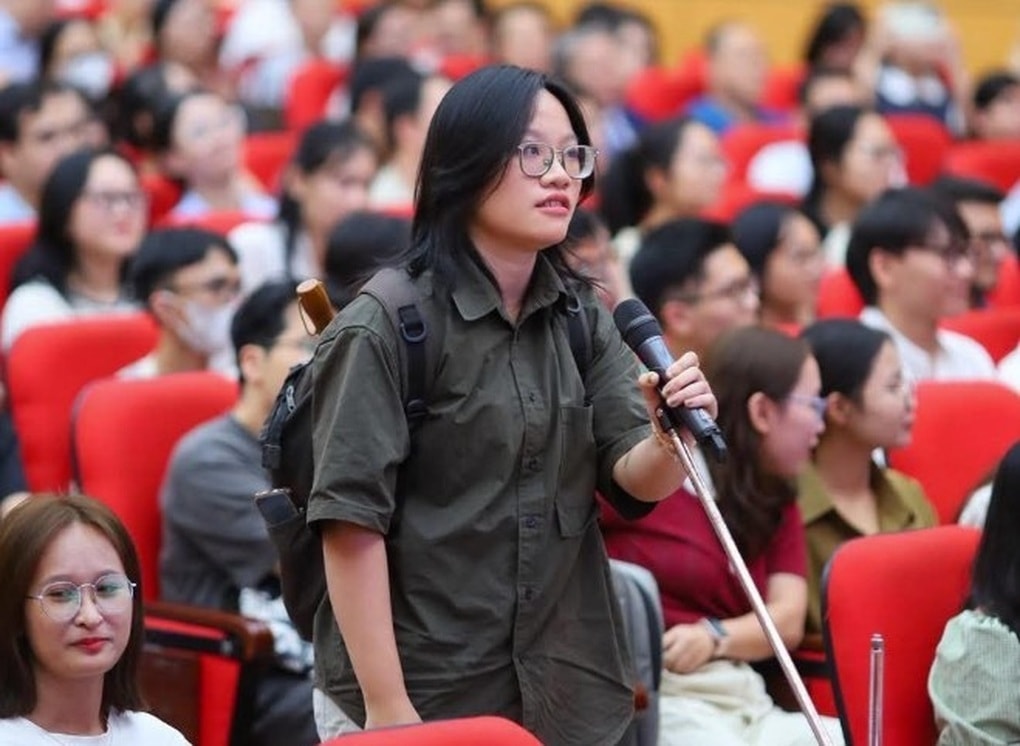 Á khoa bác sĩ nội trú học 12 tiếng mỗi ngày, yêu thích khâu vết thương - 1