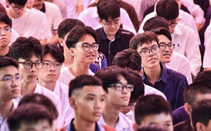 Sinh viên Đại học Bách khoa Hà Nội trong lễ khai giảng, sáng 5/9. Ảnh: HUST