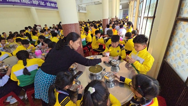 Xôn xao thực phẩm bẩn vào bếp bán trú trường tiểu học ở P.Xuân Hương- Đà Lạt- Ảnh 6.