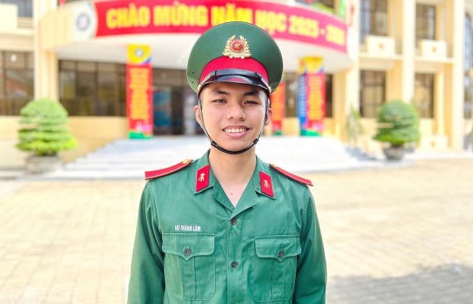 Vũ Thành Lâm trong ngày khai giảng Học viện Kỹ thuật quân sự 17/9. Ảnh: Dương Tâm