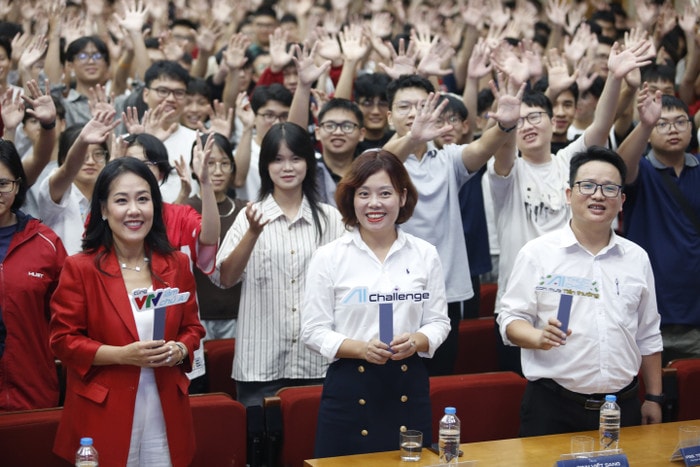 anh-2-giai-thuong-lon-chua-tung-co-tu-nha-tai-tro-doc-quyen-techcombank-hap-dan-thi-sinh.jpg