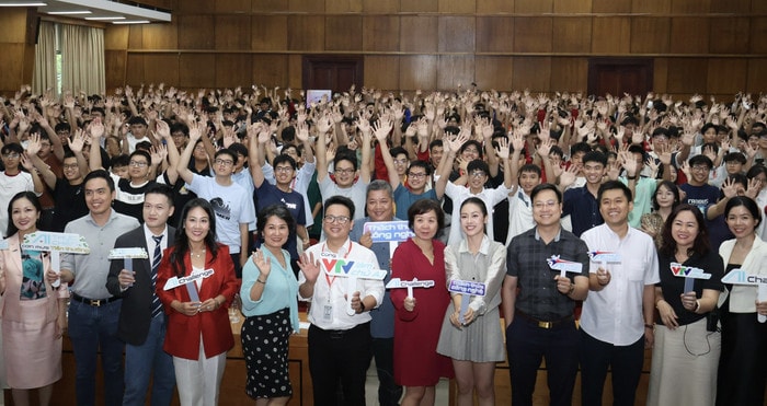 anh-1-dai-hoc-bach-khoa-bung-no-don-dang-ky-ai-thuc-chien.jpg