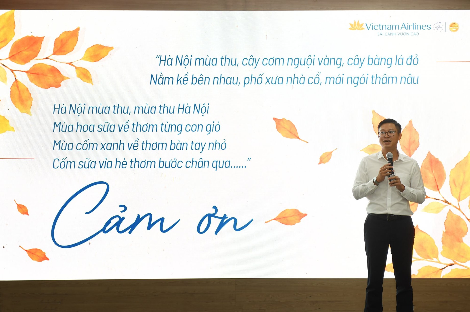 ong-do-dong-hung-truong-ban-truyen-thong-vietnam-airlines-chia-se-ve-cam-hung-mua-thu-ha-noi-va-thong-diep-chien-dich-_cham-thu-ha-noi_.jpg