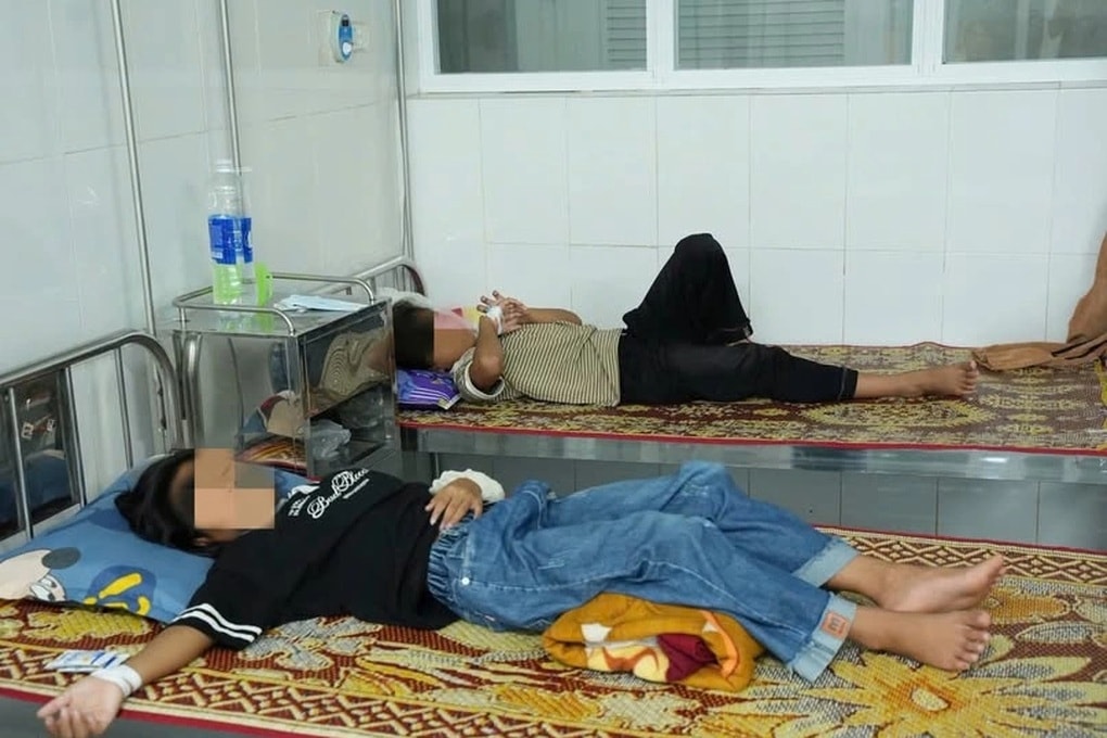 75 học sinh không đến lớp, nghi phụ huynh phản ứng vụ ngộ độc thực phẩm - 2