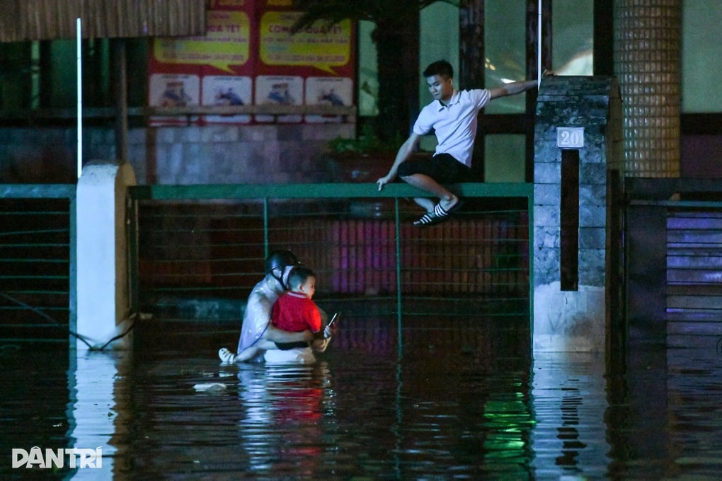 Ngập lụt, nhiều trường phản ứng chậm: Sở GDĐT Hà Nội nói gì? - 2