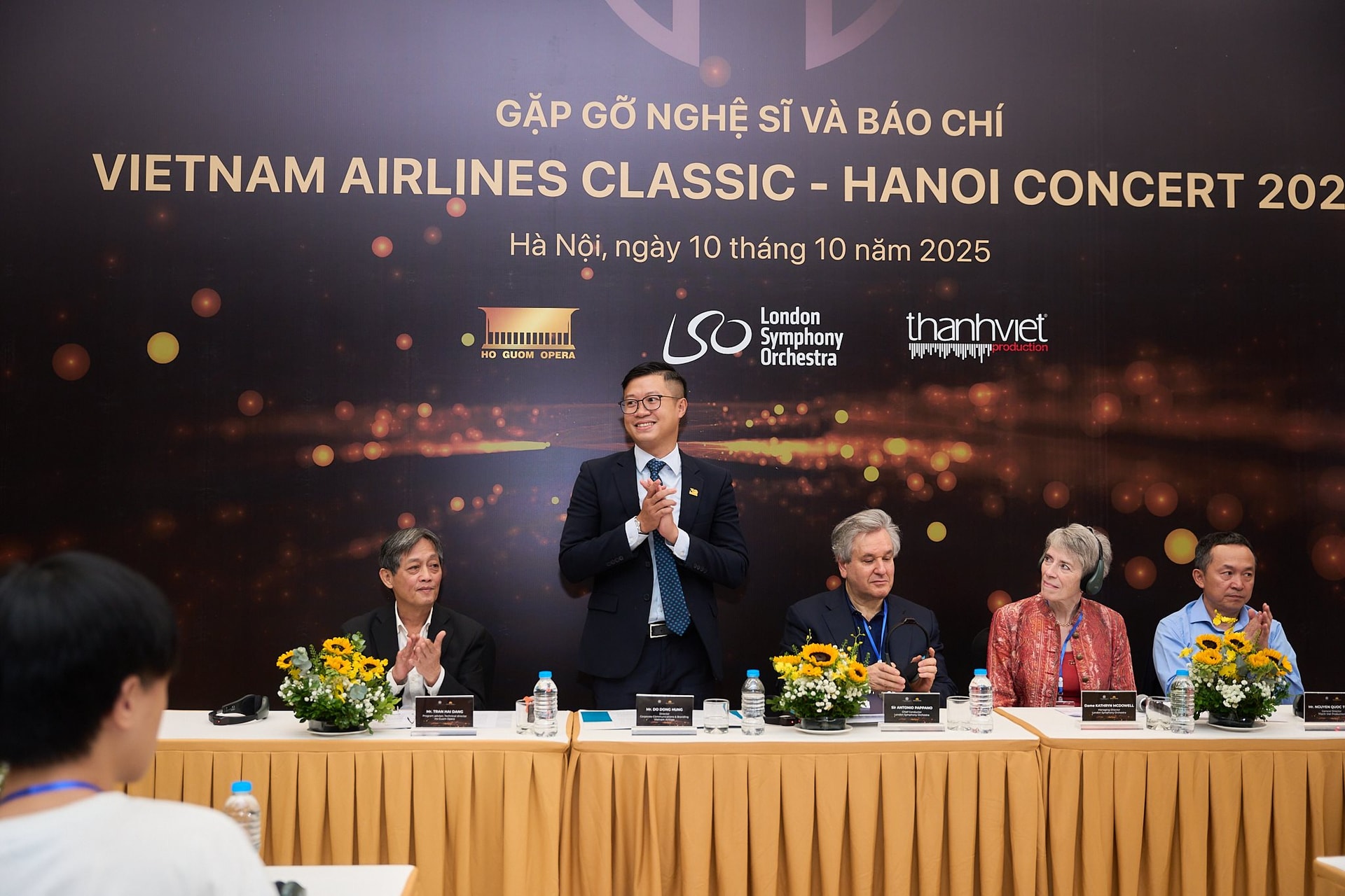1.-vietnam-airlines-classic-hanoi-concert-2025-la-chuong-trinh-nam-trong-chuoi-hoat-dong-cham-thu-ha-noi-do-vietnam-airlines-va-ubnd-thanh-pho-ha-noi-phoi-hop-to-chuc.-.jpg