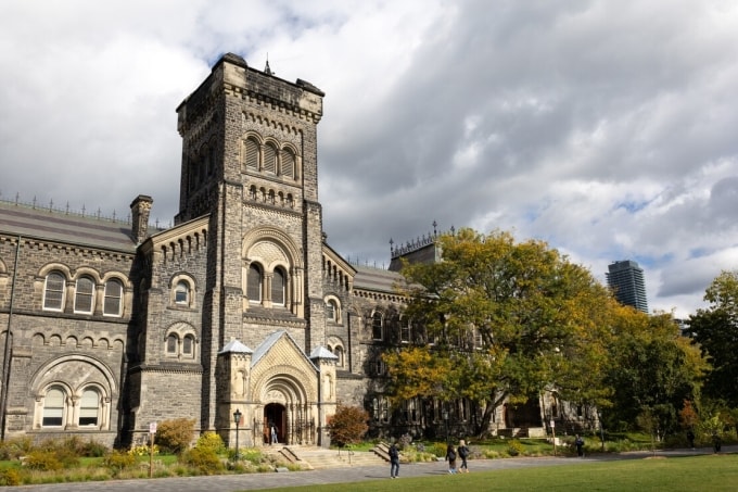 Khuôn viên Đại học Toronto, Canada. Ảnh: University of Toronto Fanapage