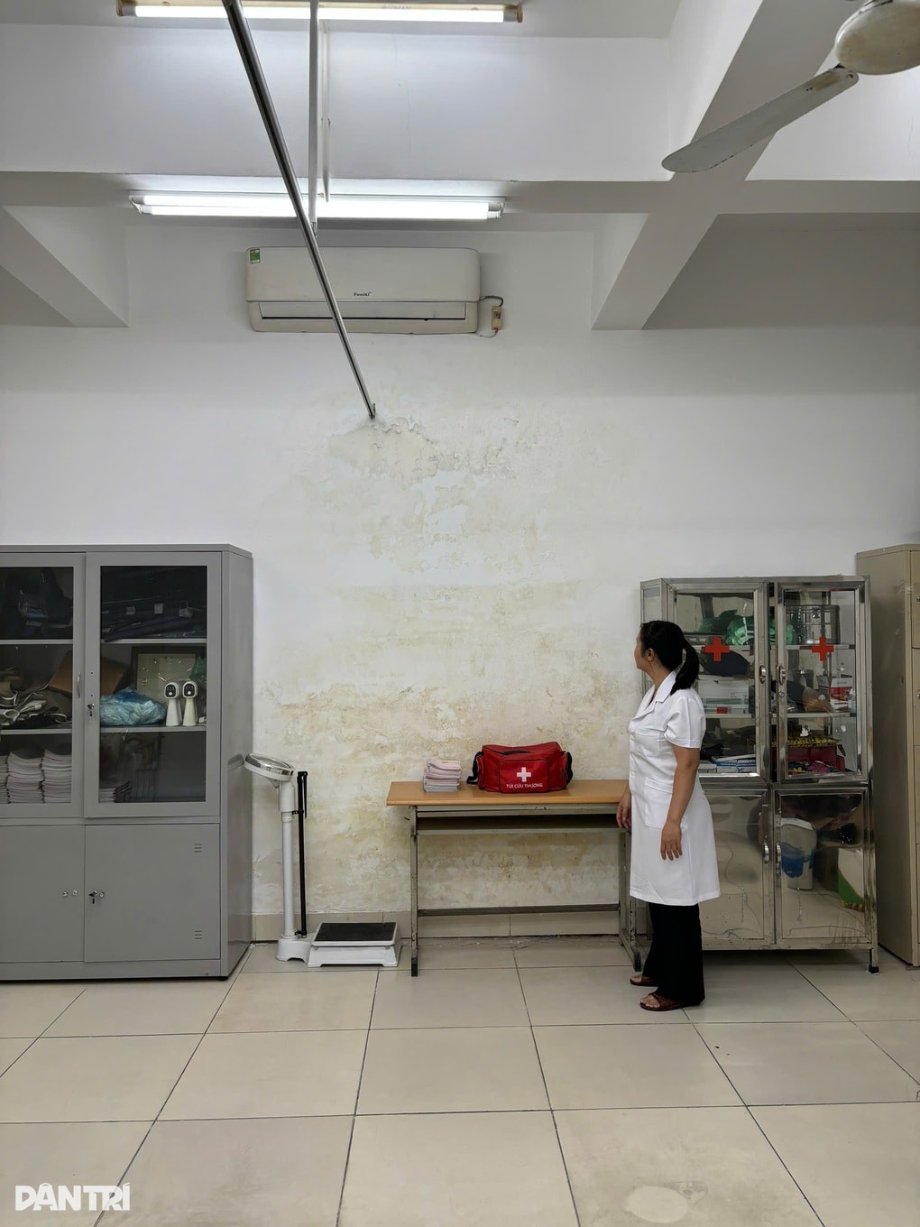 Đổ gần 100 tỷ đồng ngân sách vào sửa chữa, trường Ams lại “dột nặng hơn” - 4