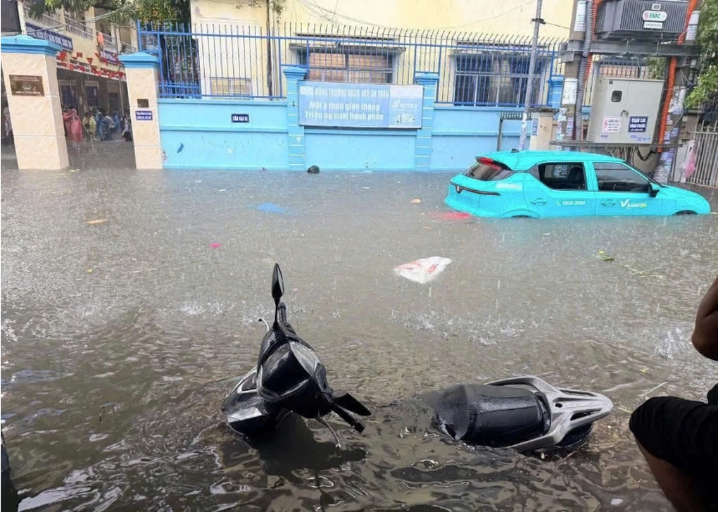 Mưa lớn gây ngập ở Bắc Nha Trang, trường học thông báo khẩn - 3
