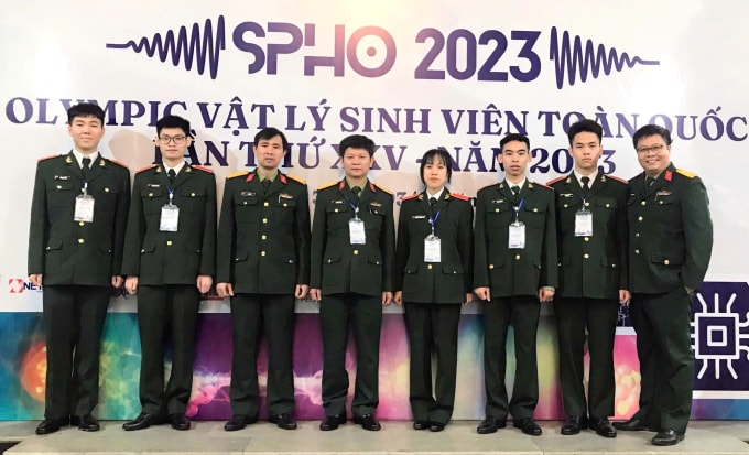 Huyền là nữ sinh duy nhất của Học viện Kỹ thuật quân sự dự Olympic Vật lý sinh viên toàn quốc năm 2023. Ảnh: Nhân vật cung cấp