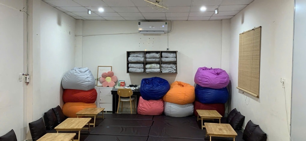Sinh viên 3h đi cà phê, “cắm trại” xuyên đêm để học - 3