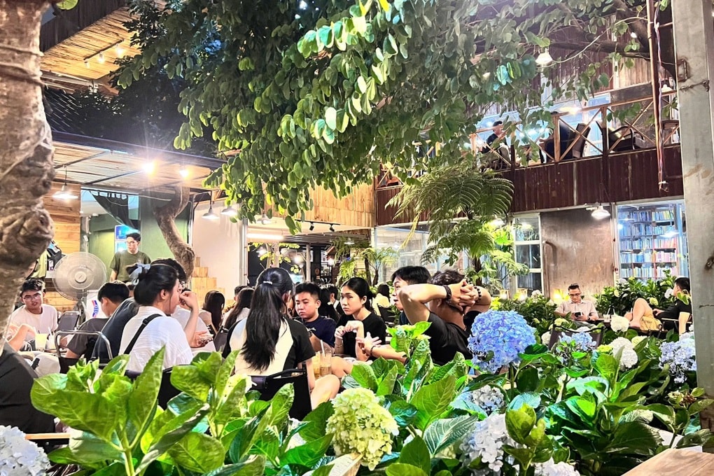 Sinh viên 3h đi cà phê, “cắm trại” xuyên đêm để học - 2