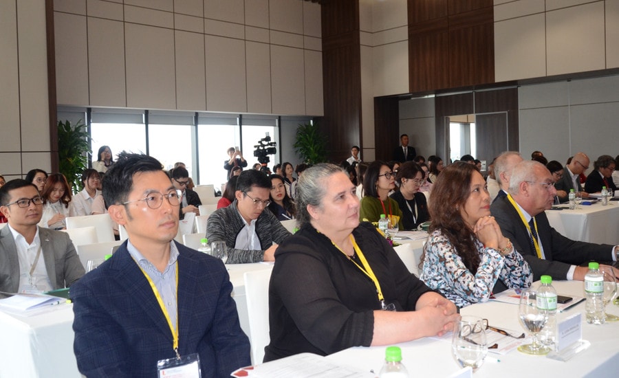 Các đại biểu quốc tế tham gia hội thảo. uy9-1827.jpg