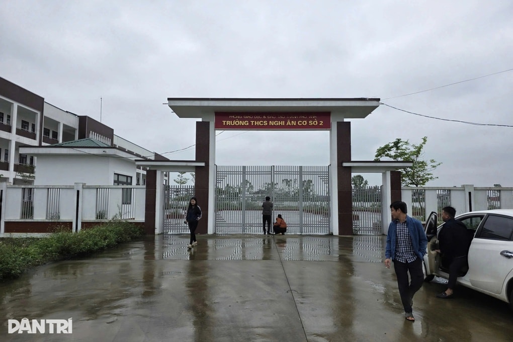 Trường học gần 23 tỷ đồng xây xong bỏ không, hiệu trưởng nói gì? - 1