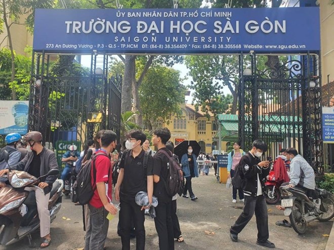 Sinh viên ngành sư phạm ở TPHCM mòn mỏi chờ tiền hỗ trợ sinh hoạt phí