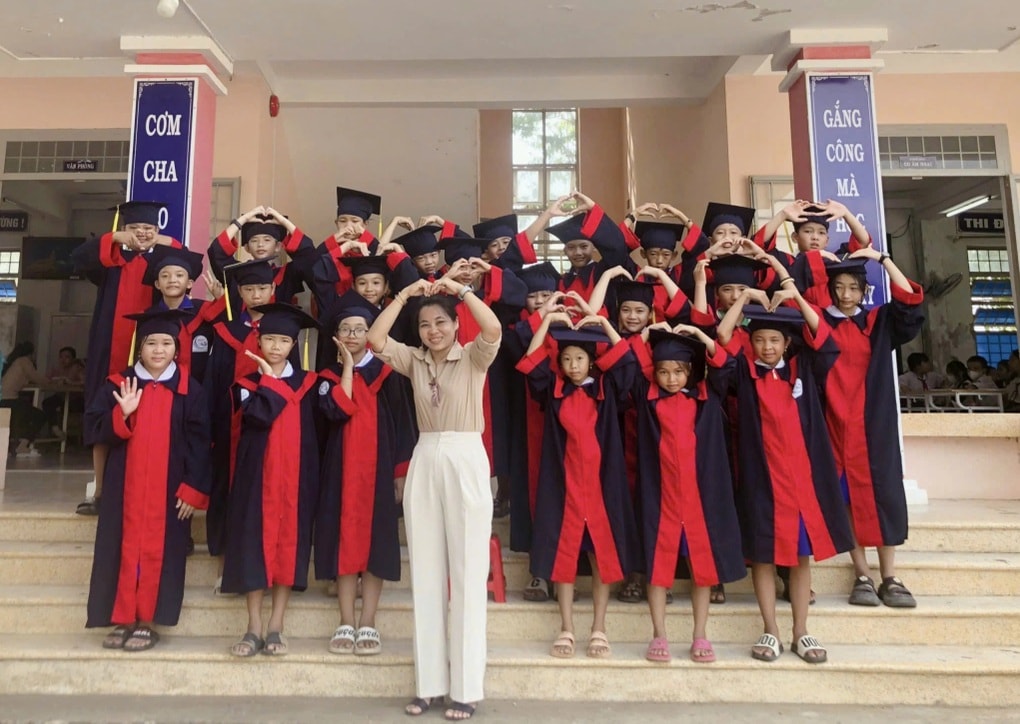 Câu chuyện lay động trái tim của cô giáo 23 năm dạy học ở vùng biên - 2