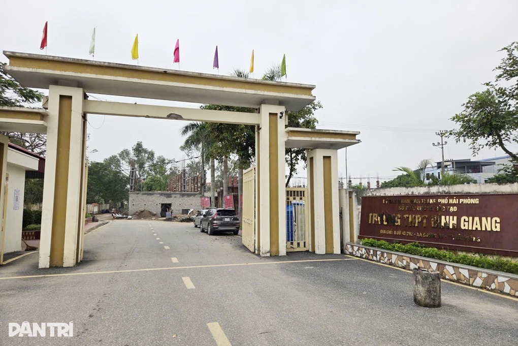 Bị tố dạy thêm trái phép, trường THPT khẳng định dạy nhưng không thu tiền - 1