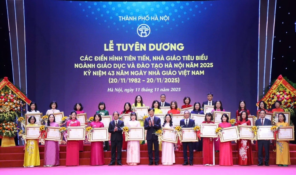 Bí thư Hà Nội hứa giải quyết nhanh mọi kiến nghị của thầy cô giáo - 1