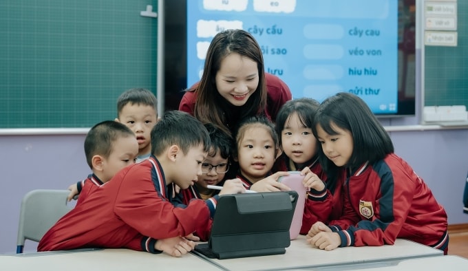 Cô trò trường Tiểu học Nguyễn Bỉnh Khiêm trong một tiết học. Ảnh: Fanpage The NBK Schools