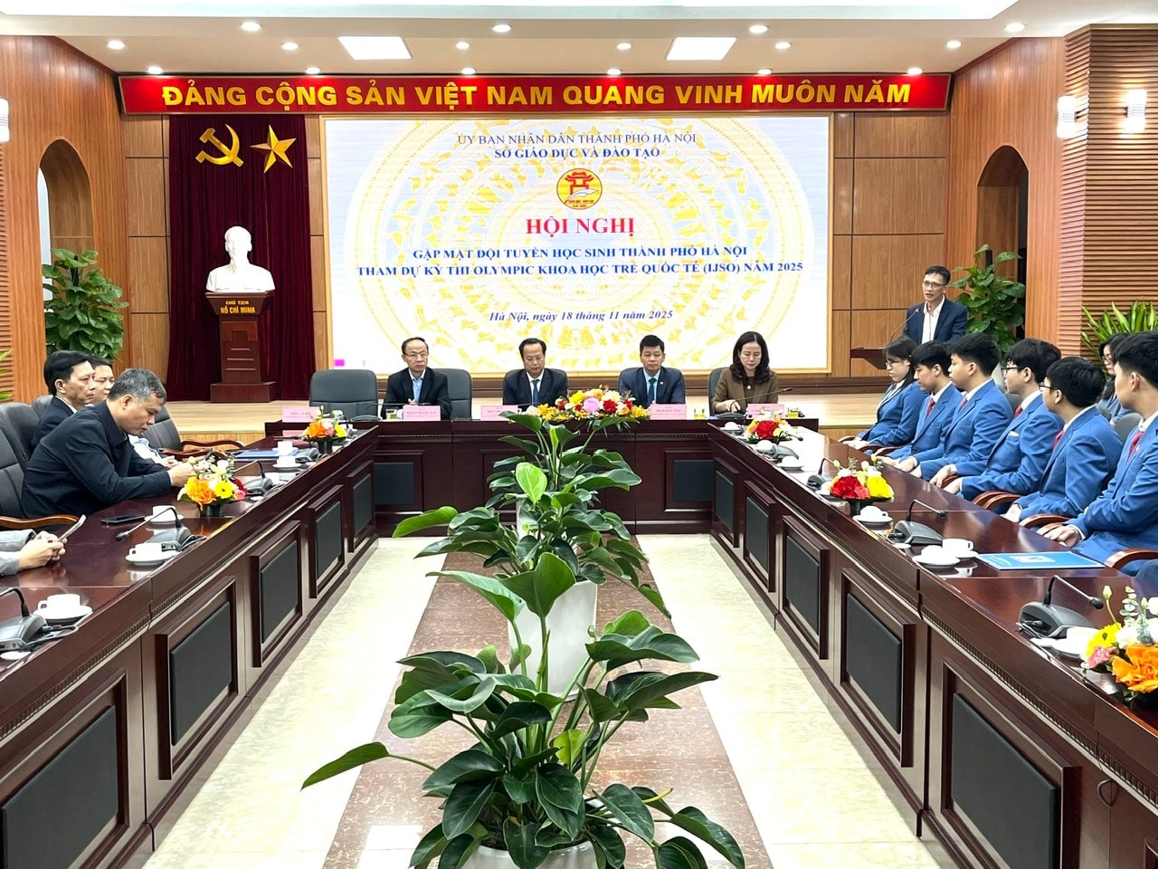 1811-gap-mat-hs-thi-olympic-khoa-hoc-quoc-te-2025-2.jpg